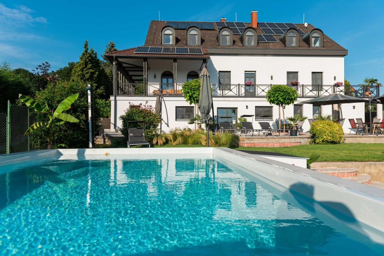 Katzer Villa Бадачоньтёрдемиц Экстерьер фото